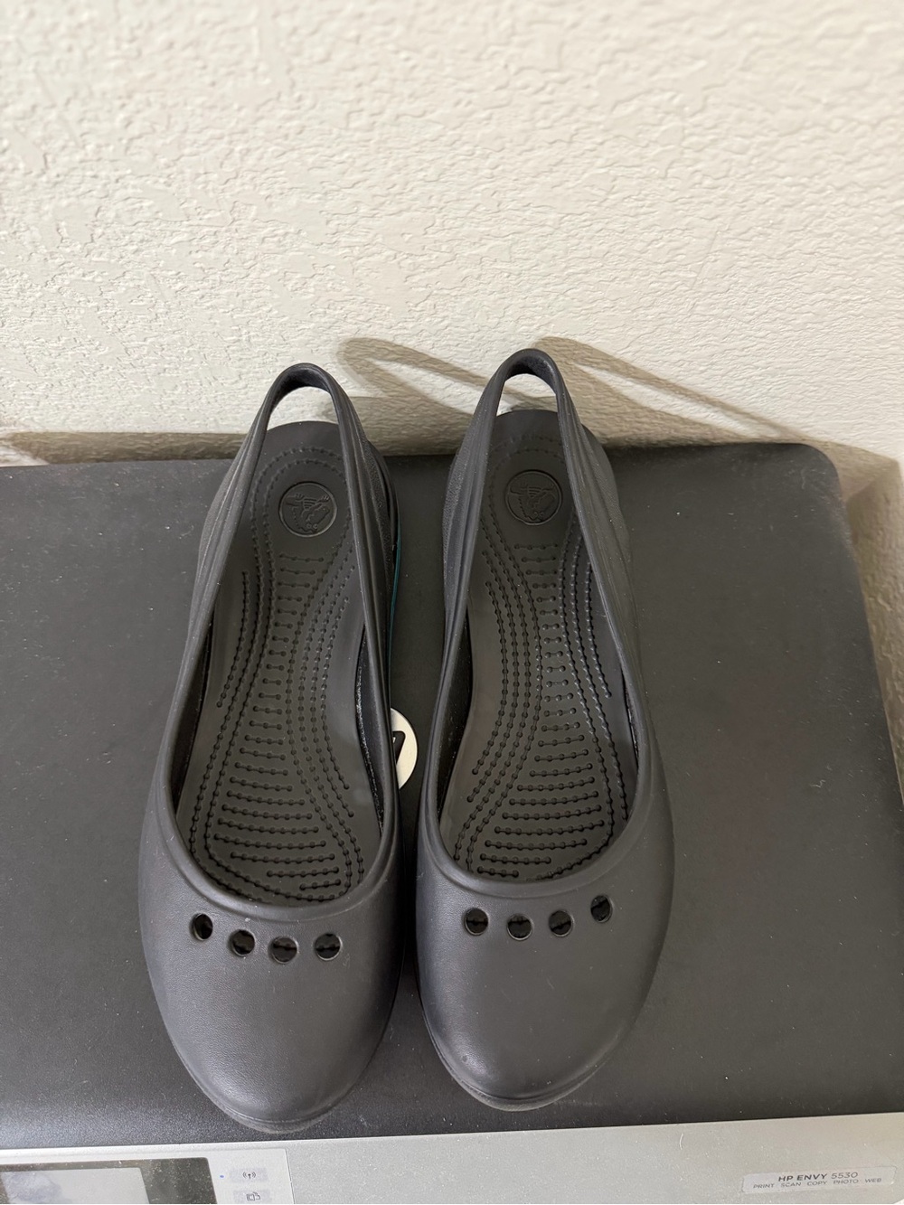 Crocs Skylar flat Mary Jane Slingback shoes black teal size 9